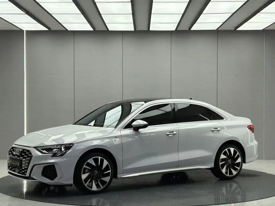 Автомобиль Audi A3 — основное фото