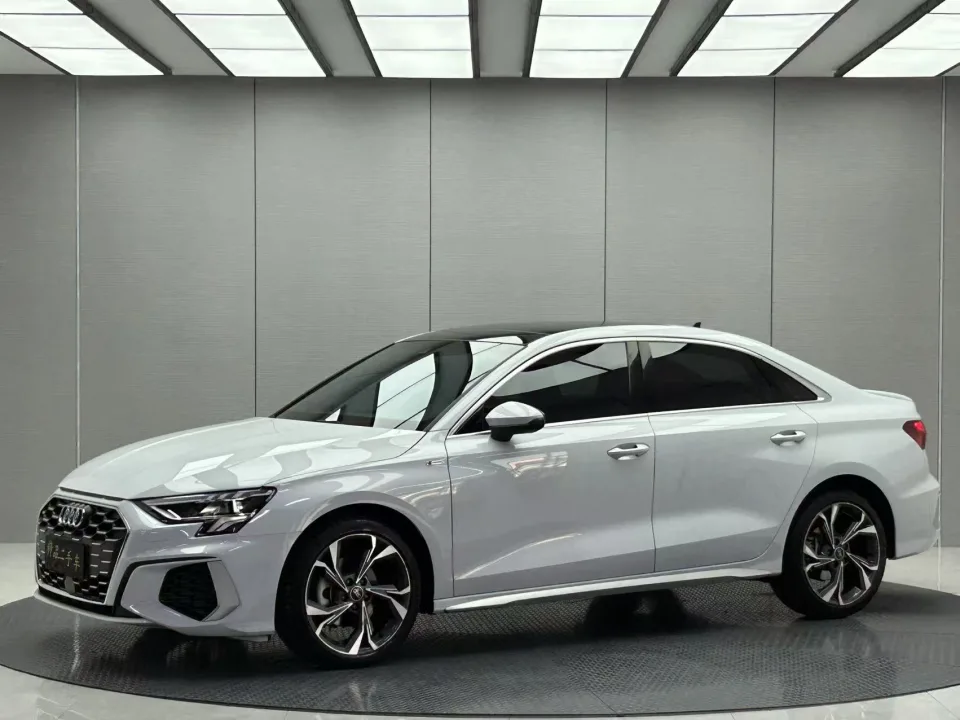 Автомобиль Audi A3 — основное фото