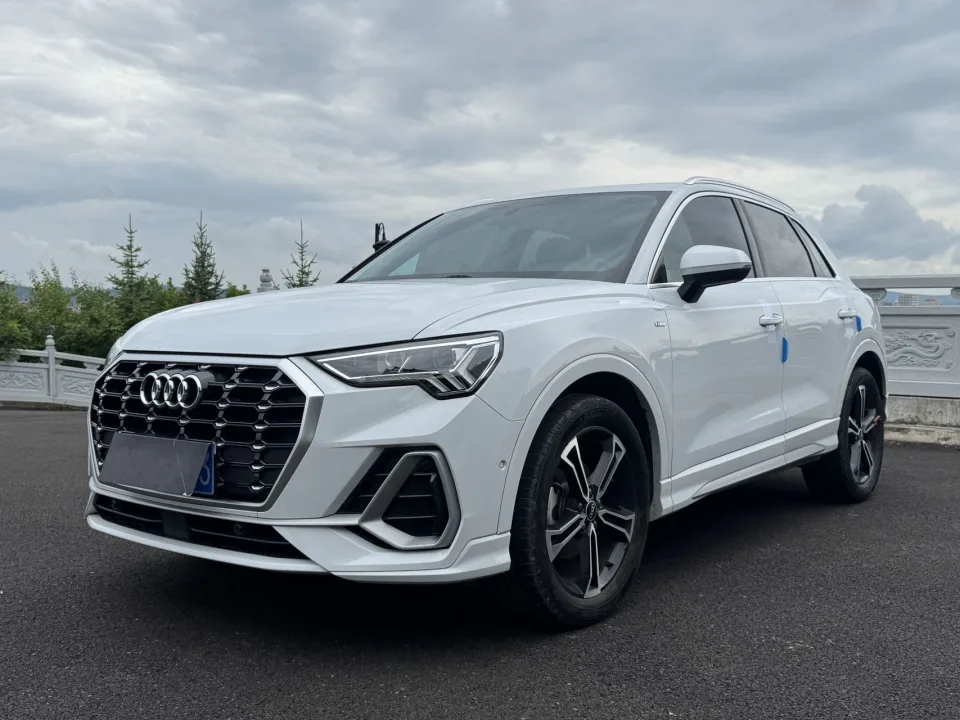 Автомобиль Audi Q3 — основное фото