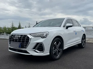 Автомобиль Audi Q3