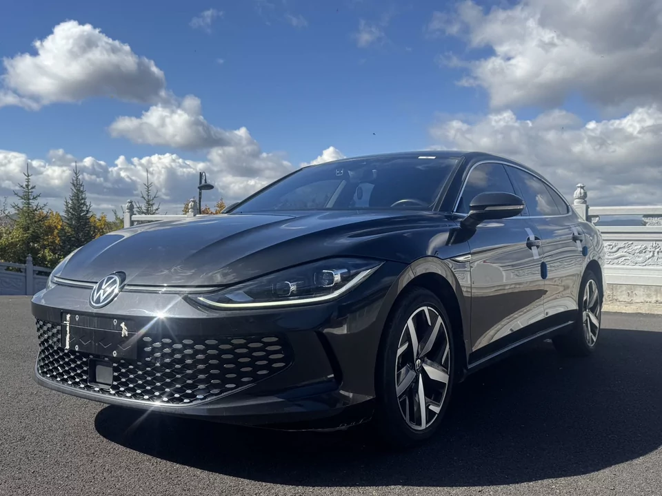 Автомобиль Volkswagen Lamando — основное фото