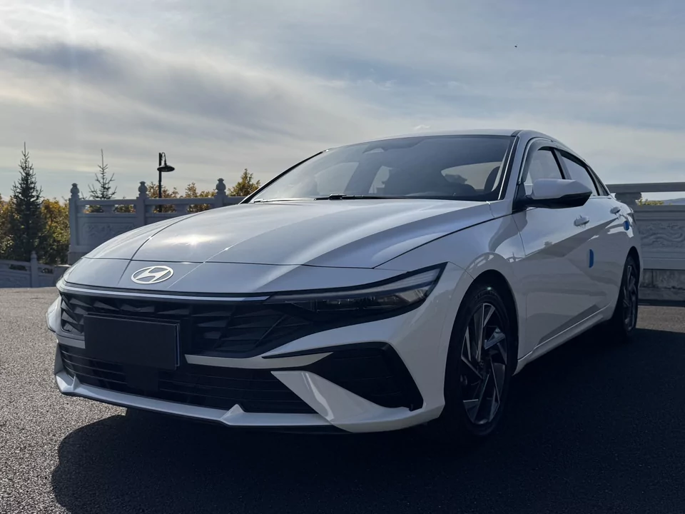 Автомобиль Hyundai Elantra — основное фото